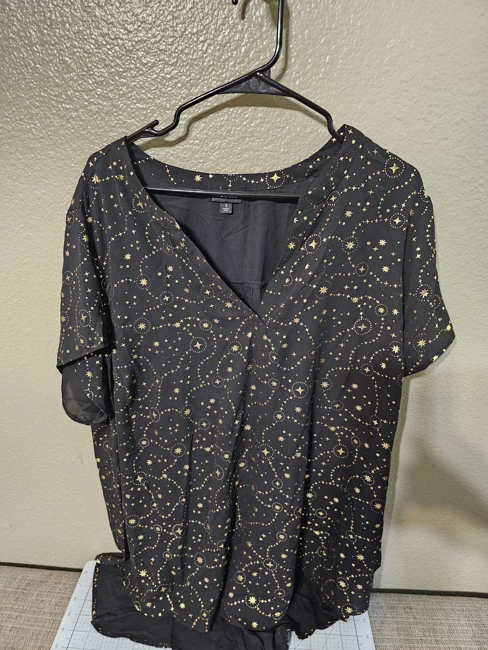 Torrid Size 3 Harper Celestial Black Blouse Gold Foil Constellation Star Print